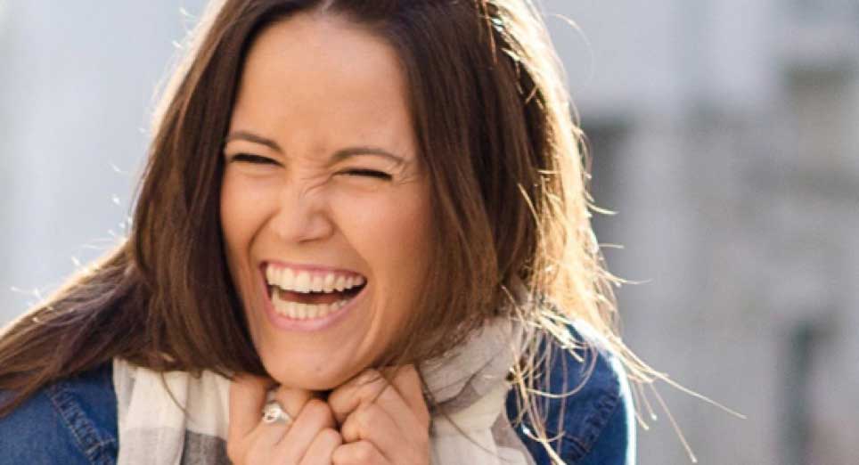benefits-of-laughter-woman-laughing